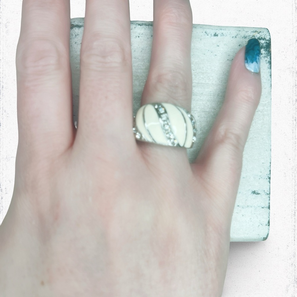 4962. Ivory Enamel Costume Ring 6.25